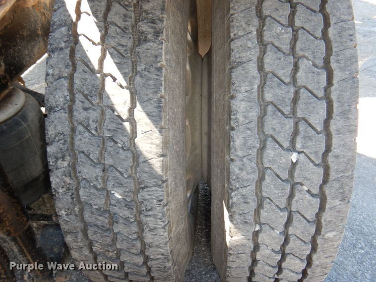 image for item DM2282 2007 Peterbilt 379  semi truck