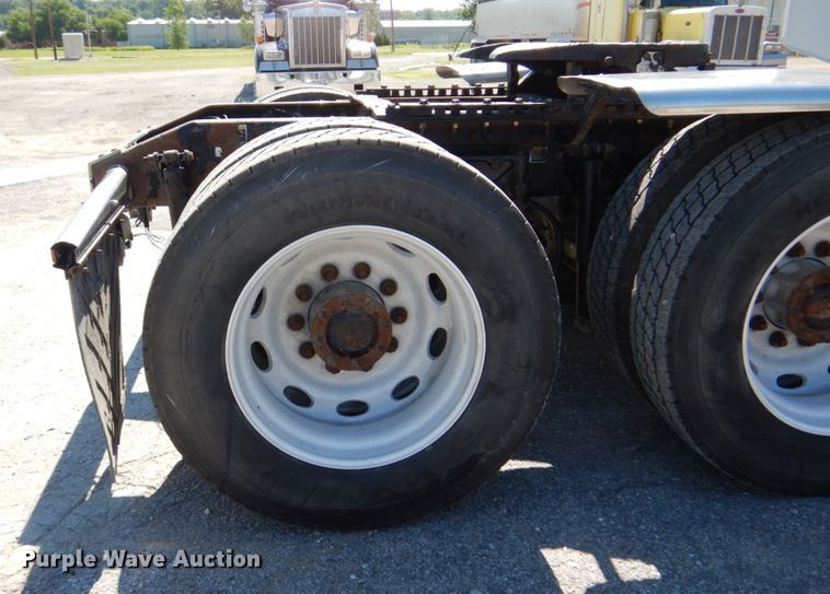 image for item DM2282 2007 Peterbilt 379  semi truck