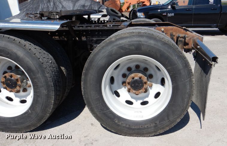 image for item DM2282 2007 Peterbilt 379  semi truck