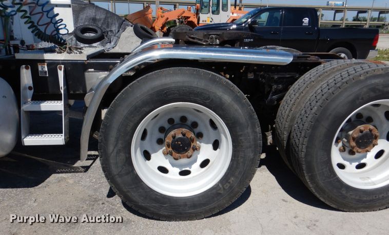 image for item DM2282 2007 Peterbilt 379  semi truck