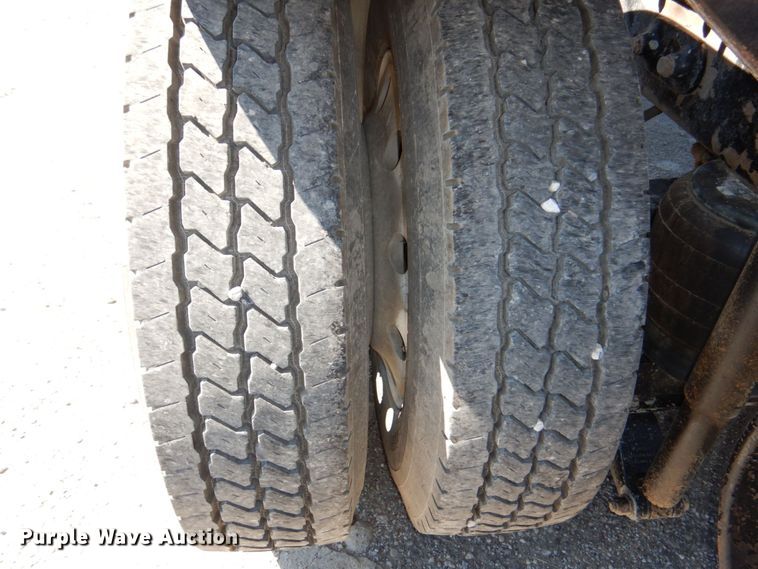 image for item DM2282 2007 Peterbilt 379  semi truck