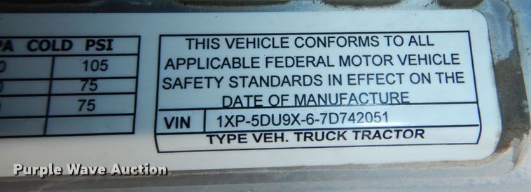 image for item DM2282 2007 Peterbilt 379  semi truck