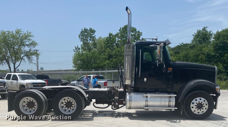 image for item DM4173 2003 International 9900i  semi truck