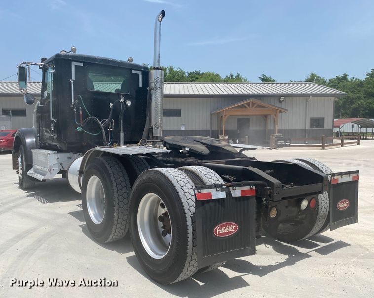 image for item DM4173 2003 International 9900i  semi truck