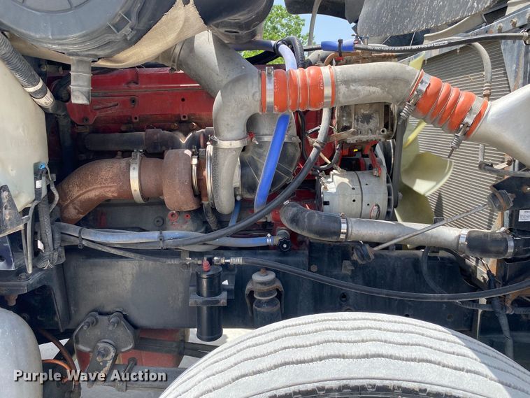 image for item DM4173 2003 International 9900i  semi truck