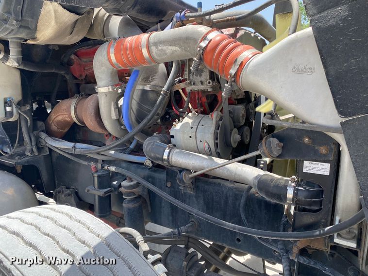 image for item DM4173 2003 International 9900i  semi truck