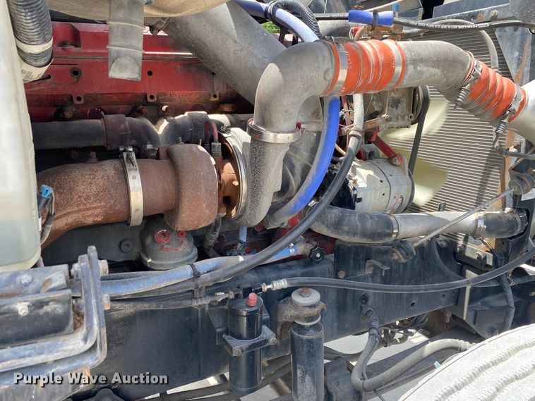 image for item DM4173 2003 International 9900i  semi truck