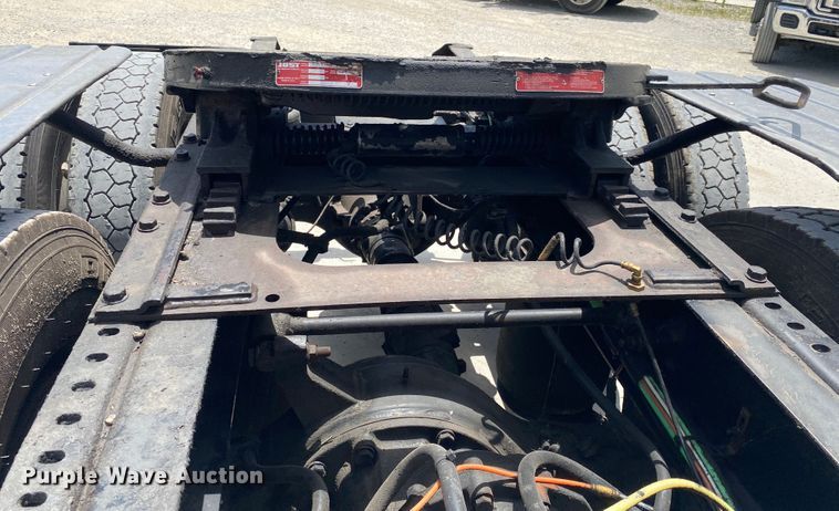 image for item DM4173 2003 International 9900i  semi truck