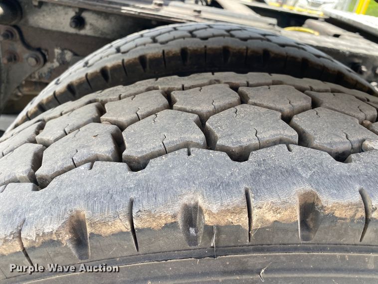 image for item DM4173 2003 International 9900i  semi truck