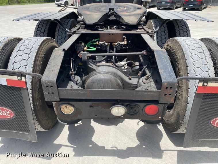 image for item DM4173 2003 International 9900i  semi truck