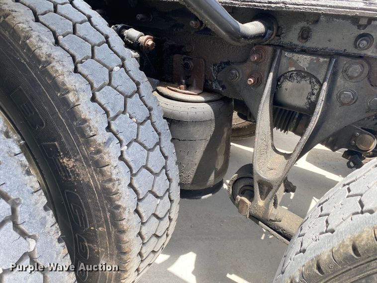 image for item DM4173 2003 International 9900i  semi truck