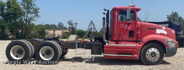 image for item DM4178 1993 International 9400  semi truck