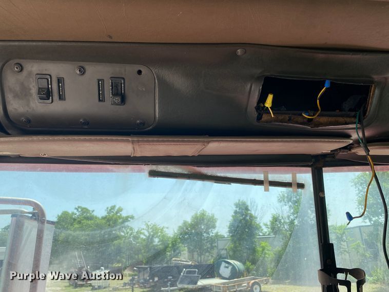 image for item DM4178 1993 International 9400  semi truck