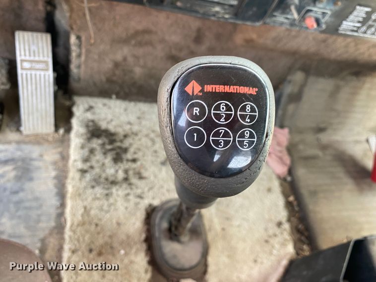 image for item DM4178 1993 International 9400  semi truck