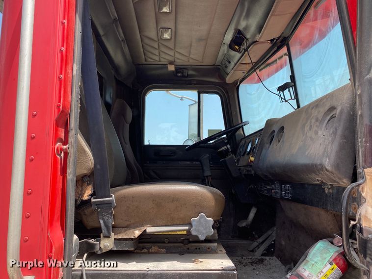 image for item DM4178 1993 International 9400  semi truck