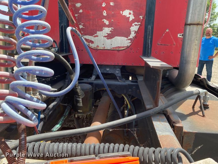 image for item DM4178 1993 International 9400  semi truck