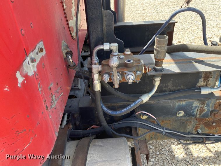 image for item DM4178 1993 International 9400  semi truck