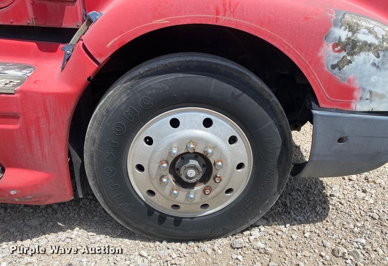 image for item DM4178 1993 International 9400  semi truck