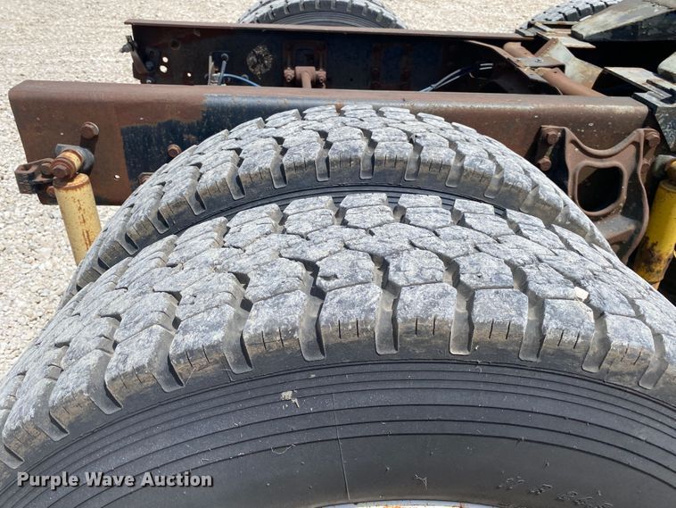 image for item DM4178 1993 International 9400  semi truck