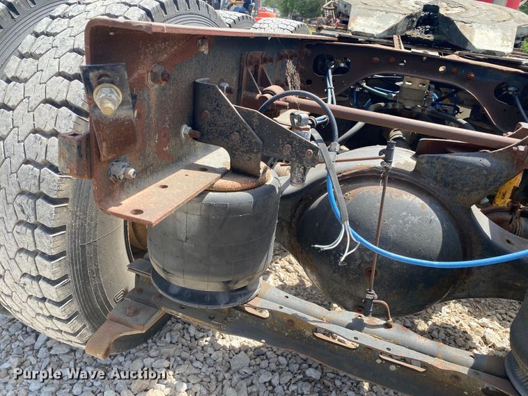 image for item DM4178 1993 International 9400  semi truck