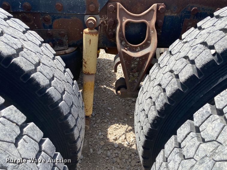 image for item DM4178 1993 International 9400  semi truck