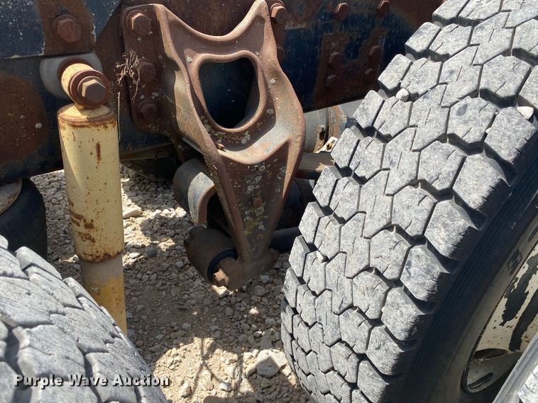 image for item DM4178 1993 International 9400  semi truck