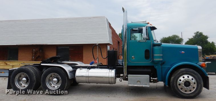 image for item DN0417 1999 Peterbilt 389  semi truck