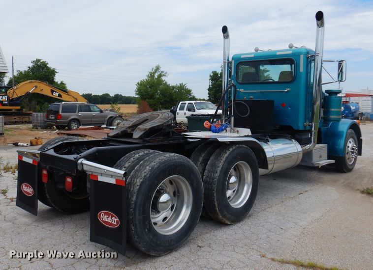 image for item DN0417 1999 Peterbilt 389  semi truck