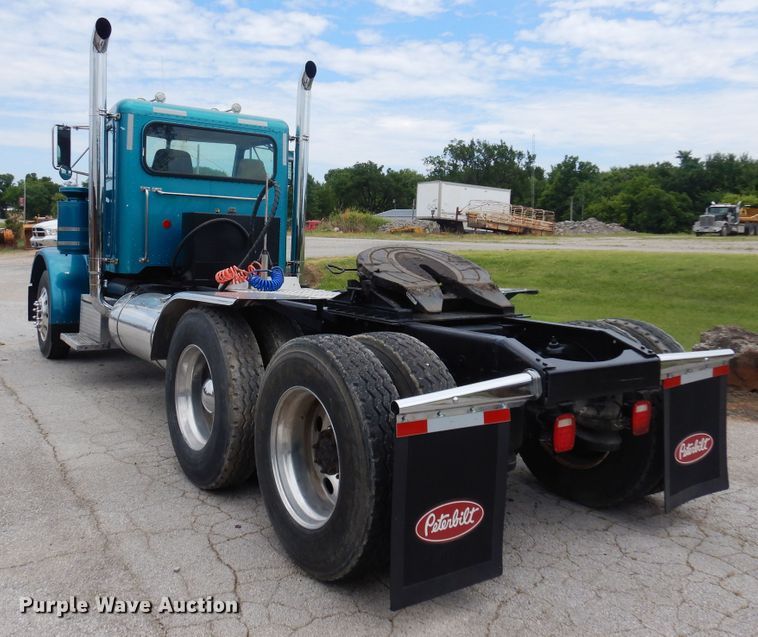 image for item DN0417 1999 Peterbilt 389  semi truck