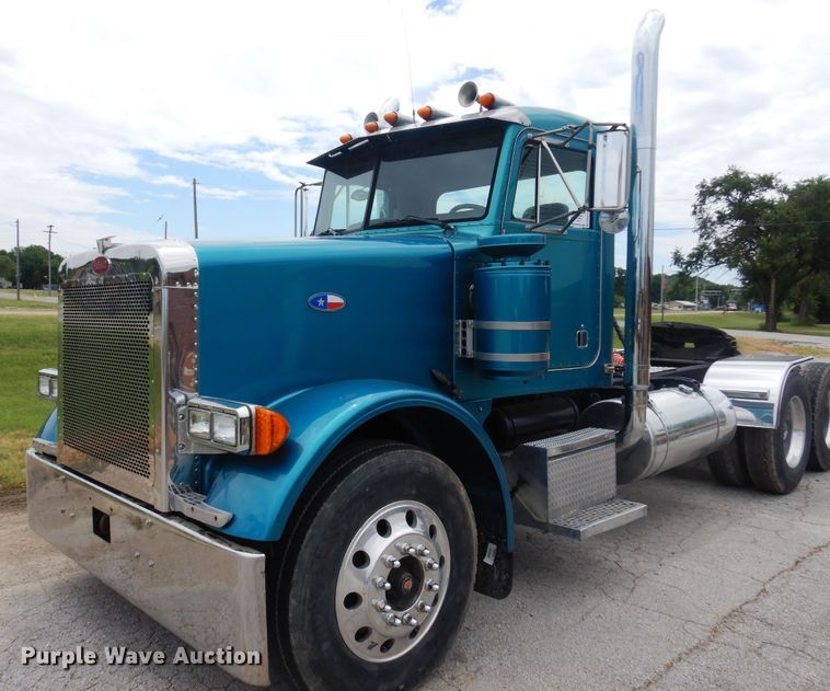 image for item DN0417 1999 Peterbilt 389  semi truck