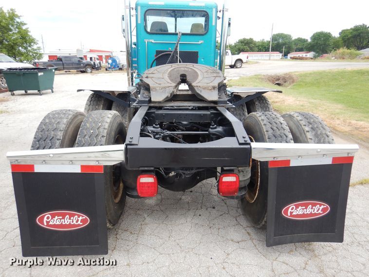 image for item DN0417 1999 Peterbilt 389  semi truck