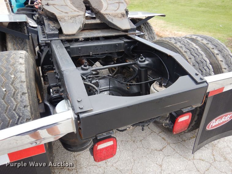 image for item DN0417 1999 Peterbilt 389  semi truck