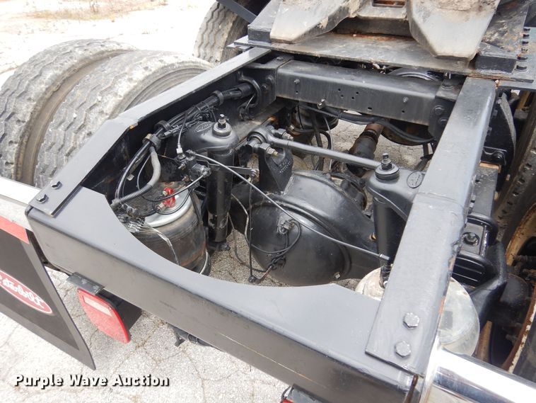 image for item DN0417 1999 Peterbilt 389  semi truck