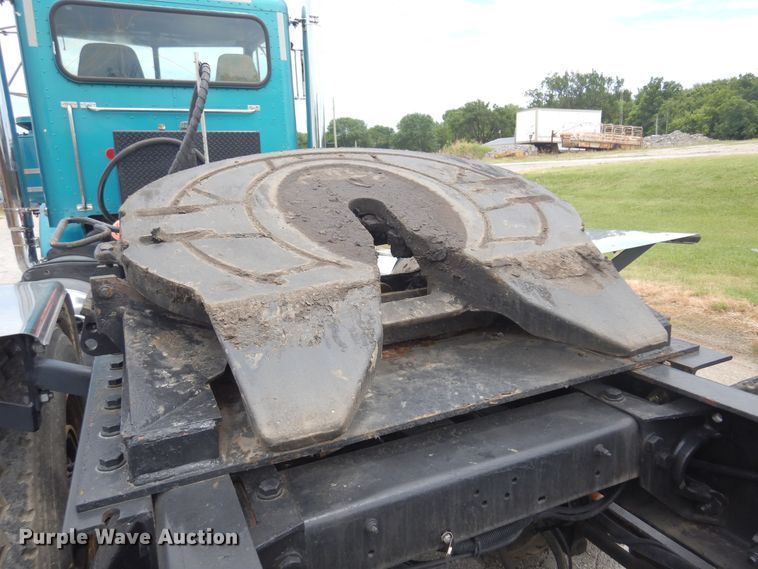 image for item DN0417 1999 Peterbilt 389  semi truck