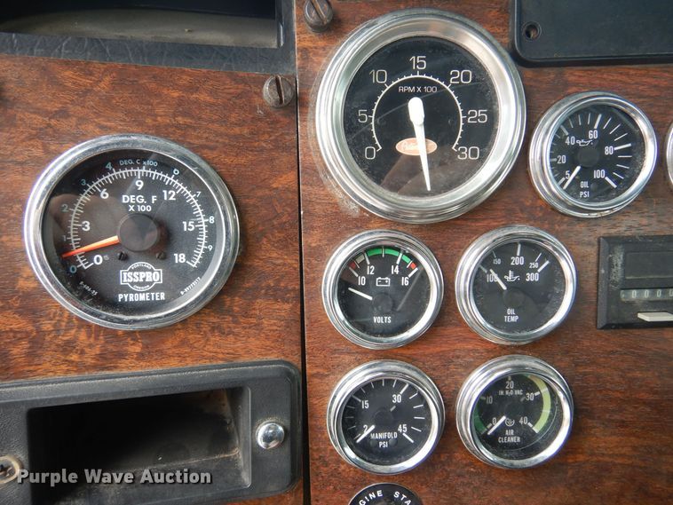 image for item DN0417 1999 Peterbilt 389  semi truck