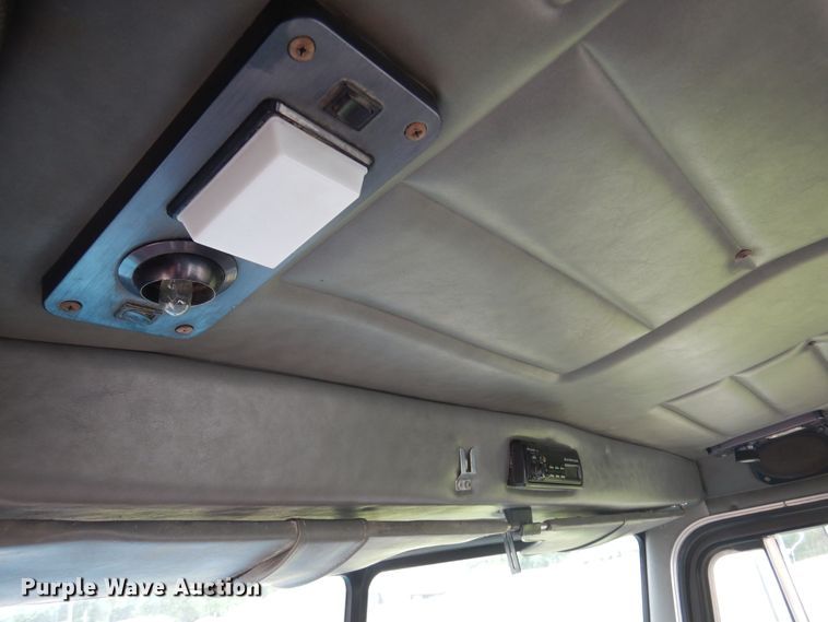 image for item DN0417 1999 Peterbilt 389  semi truck