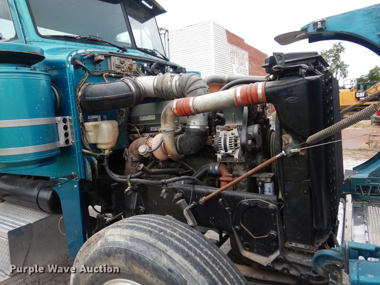 image for item DN0417 1999 Peterbilt 389  semi truck