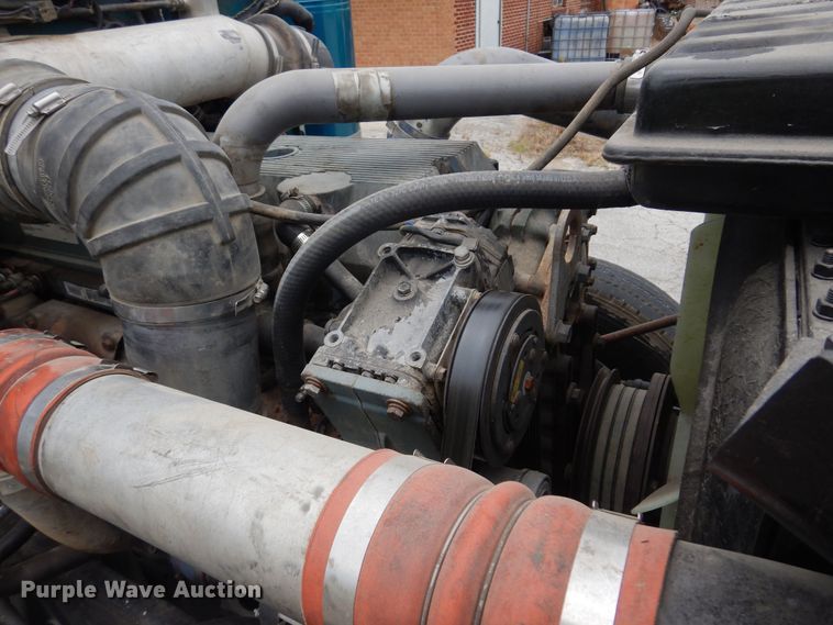 image for item DN0417 1999 Peterbilt 389  semi truck