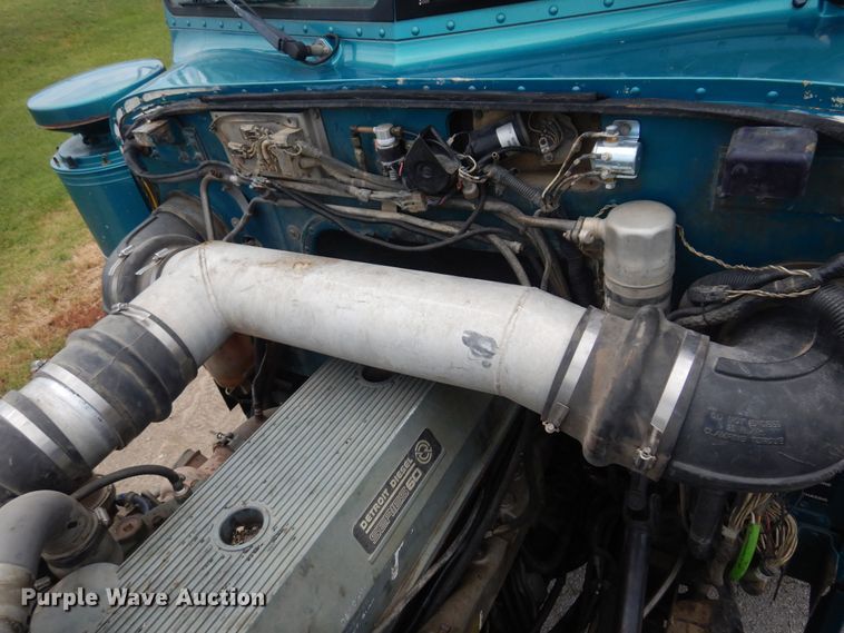 image for item DN0417 1999 Peterbilt 389  semi truck