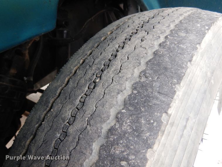 image for item DN0417 1999 Peterbilt 389  semi truck