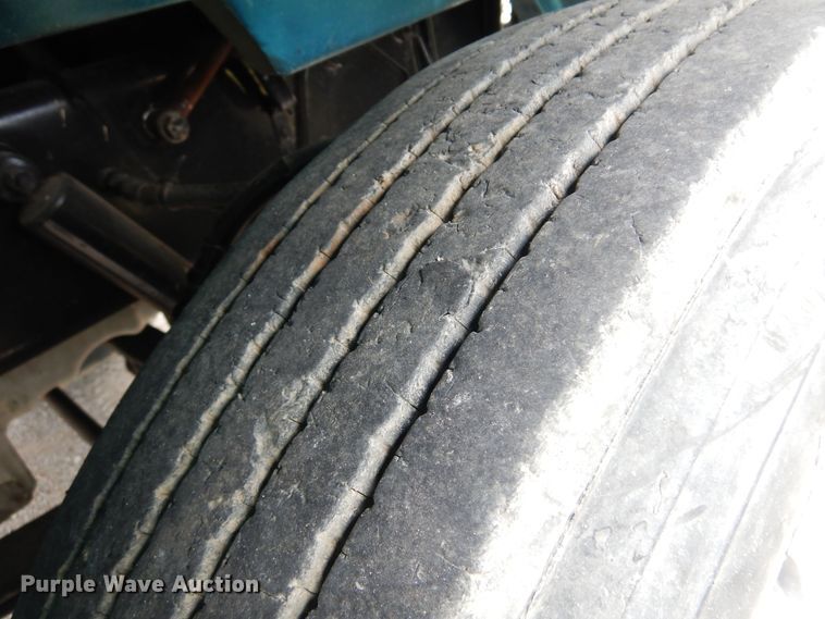 image for item DN0417 1999 Peterbilt 389  semi truck