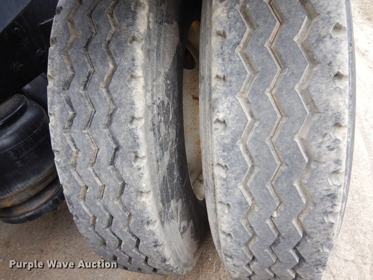 image for item DN0417 1999 Peterbilt 389  semi truck