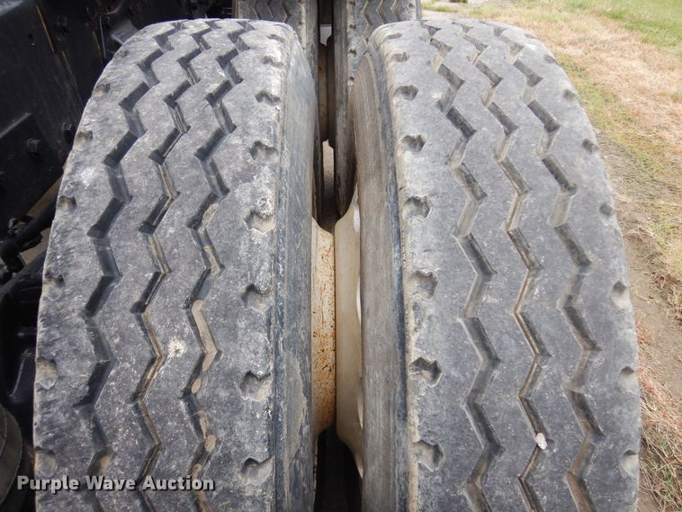 image for item DN0417 1999 Peterbilt 389  semi truck