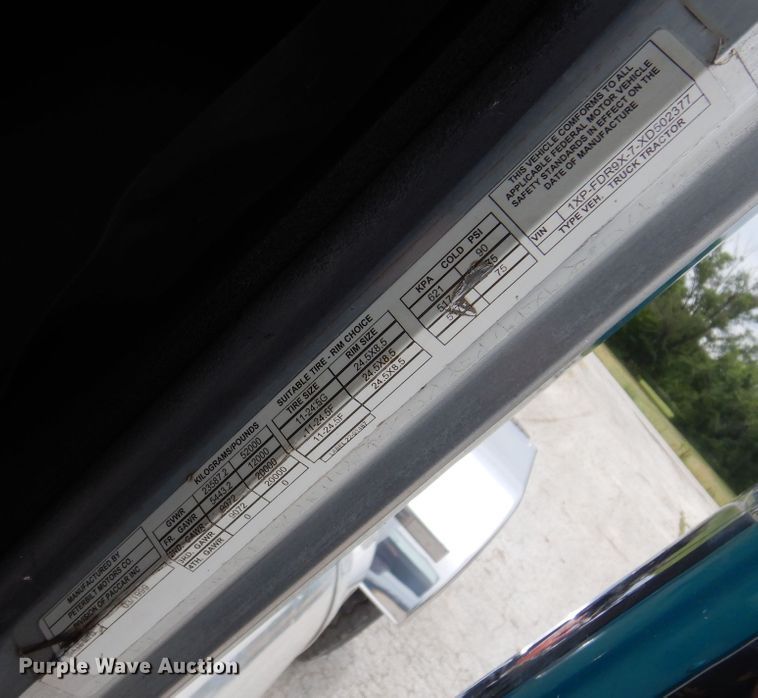 image for item DN0417 1999 Peterbilt 389  semi truck