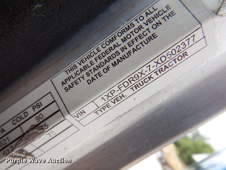 image for item DN0417 1999 Peterbilt 389  semi truck