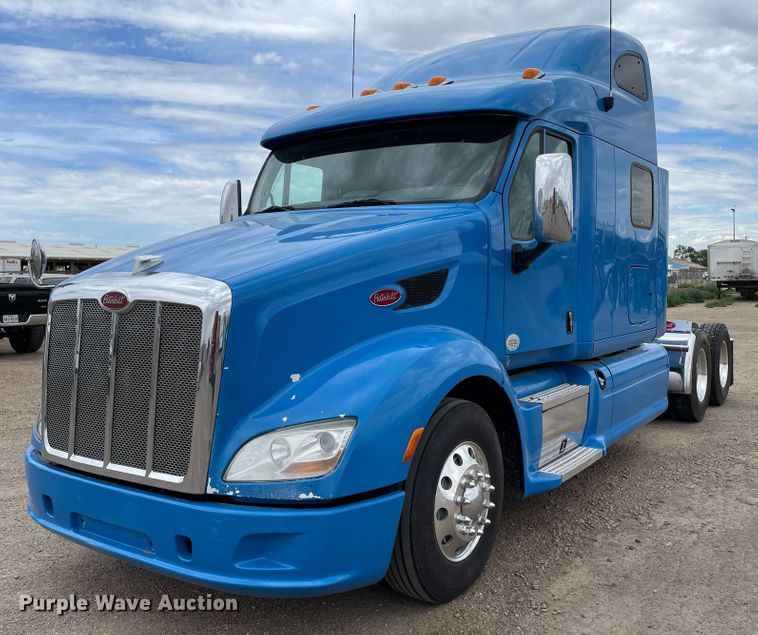 image for item DN5008 2013 Peterbilt 587  semi truck