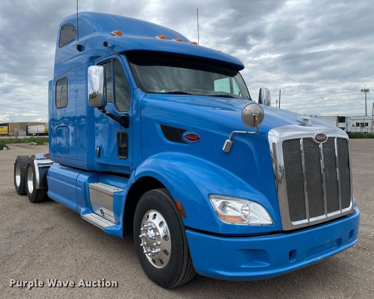 image for item DN5008 2013 Peterbilt 587  semi truck