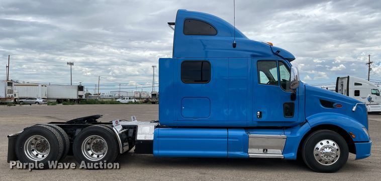 image for item DN5008 2013 Peterbilt 587  semi truck