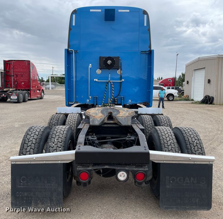 image for item DN5008 2013 Peterbilt 587  semi truck