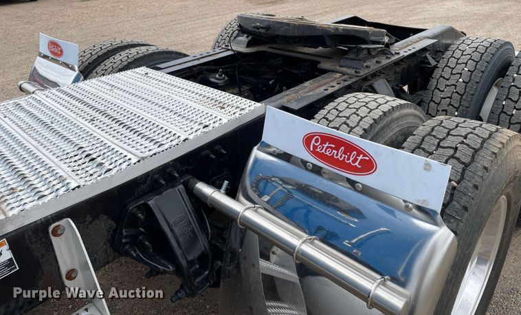 image for item DN5008 2013 Peterbilt 587  semi truck